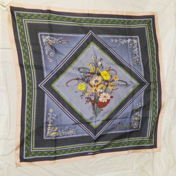 Tory Burch $228 Homage to the Flower Silk Square - Picture 1 of 4